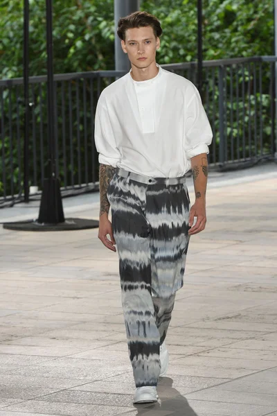 Look 3